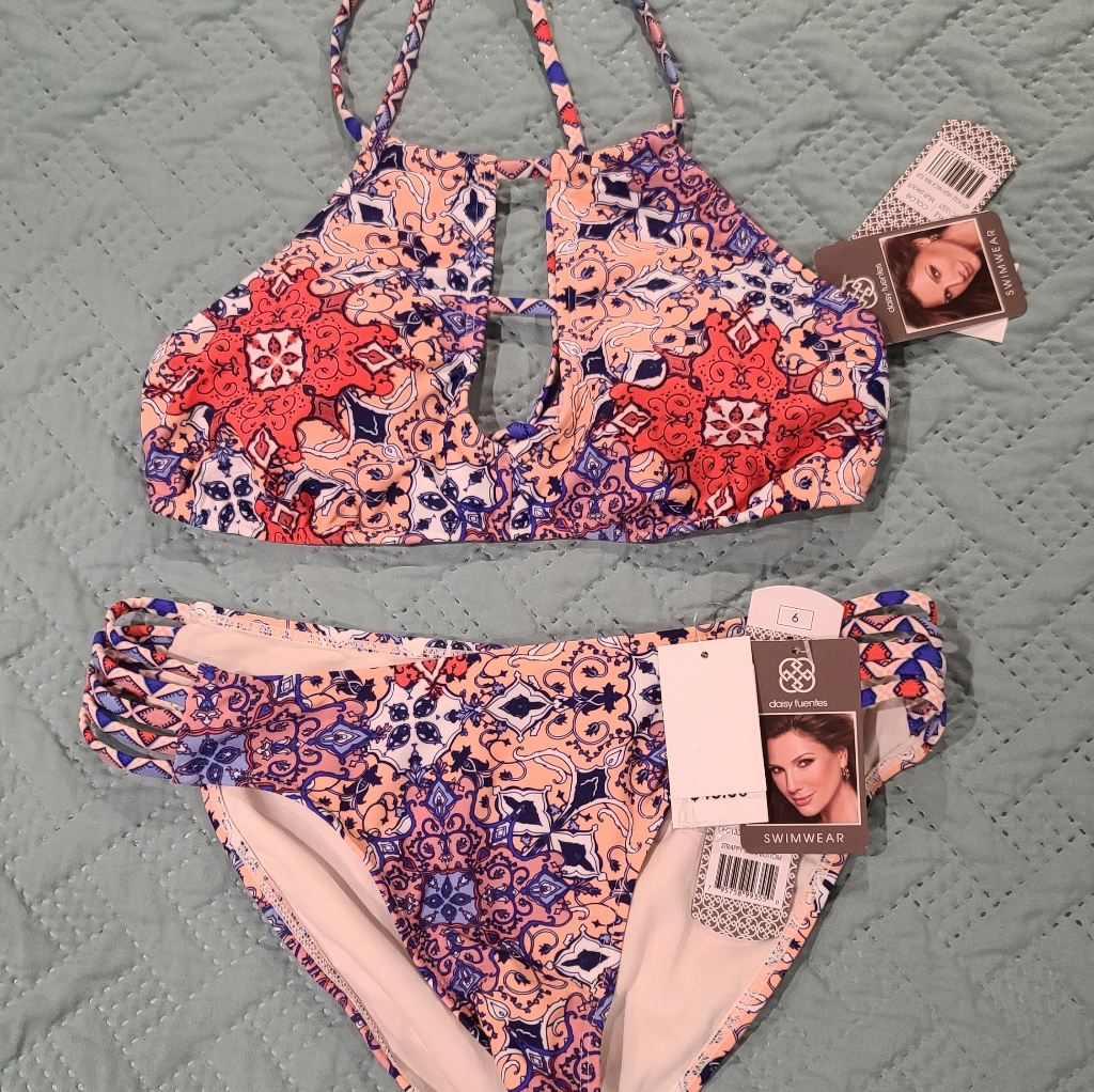 Ladies 2pc Swimsuit Sz 6 Nwt